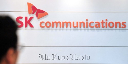 The name and logo of SK Communications at its headquarters in downtown Seoul. (Chung Hee-cho/The Korea Herald)