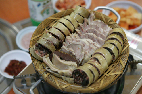 A dish of sundae, a type of sausage, in Baekam Sundae Village in Yongin. (KTO/Yu Yeon-tae)