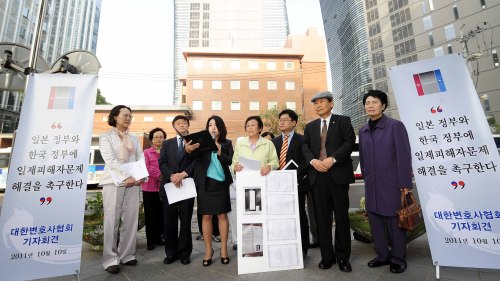 Members of the Korean Bar Association urge the Korean and Japanese governments to look into issues regarding victims of the Japanese colonial rule in front of the Japanese Embassy in Seoul on Monday. (Park Hae-mook/The Korea Herald)