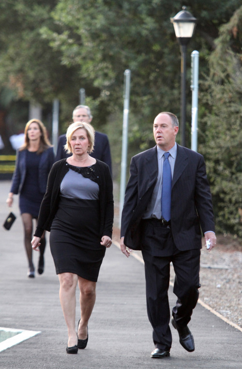 Attendees arrive for the private memorial service for Steve Jobs at Stanford University in California on Sunday. (AP-Yonhap News)