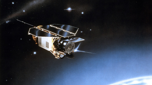 In this undated artist rendering provided by EADS Astrium the scientific satellite ROSAT is seen. On Sunday, Oct. 23, 2011, between 1:45 UTC (3:45 CEST) and 2:15 UTC (4:15 CEST) ROSAT re-entered Earth's atmosphere. (AP-Yonhap News)