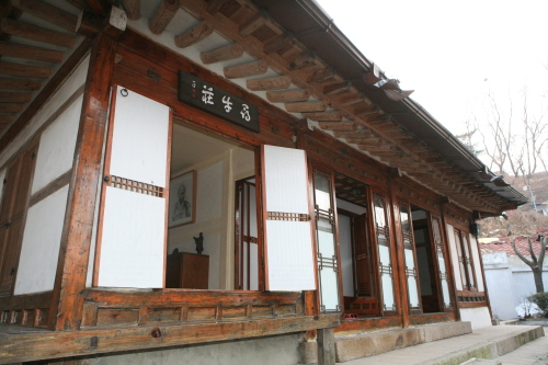 The former residence of poet Han Yong-un in Seongbuk-dong, Seoul (Yonhap News)
