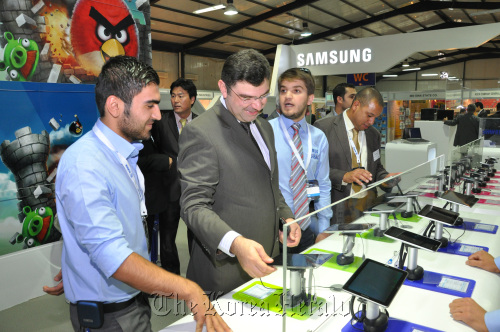 Visitors take a look at the wireless devices featured by Samsung Electronics at the Erbil International Fair in Iraq on Tuesday. (Samsung Electronics)