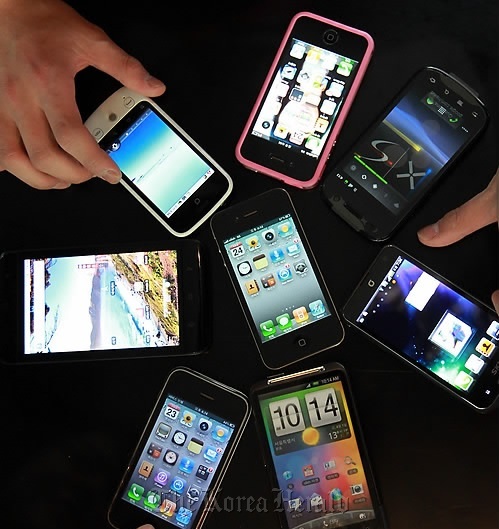 Smartphones being sold in the Korean market (Yonhap News)
