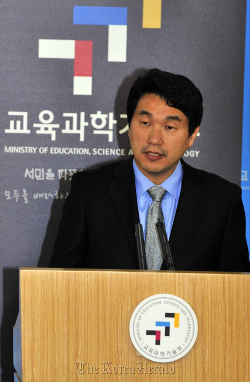 Education Minister Lee Ju-ho