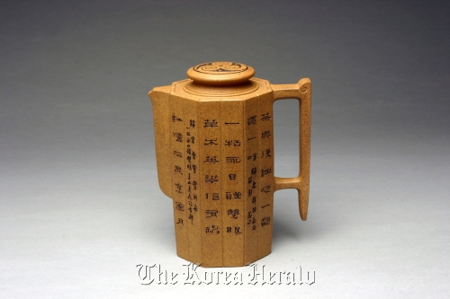 “Aroma Remaining Teapot with Spirit of Poems of Five Generations” by Bao Zhiqiang (GU TEA)