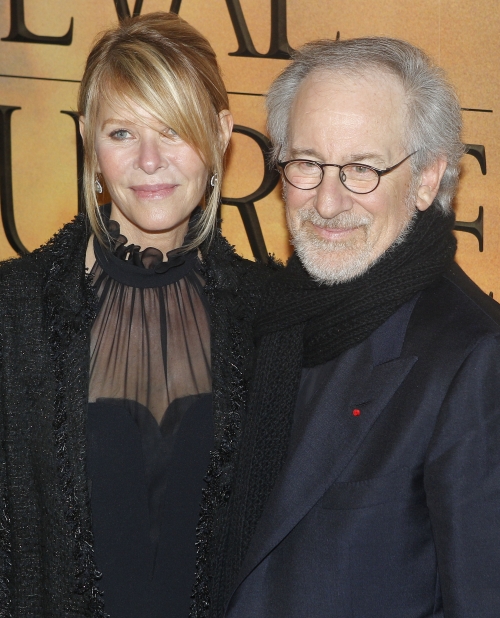 Steven Spielberg (right) and his wife Kate Capshaw pose for a photo as they arrive for the French pre-premiere of “War Horse” in Paris, Monday. (AP-Yonhap News)