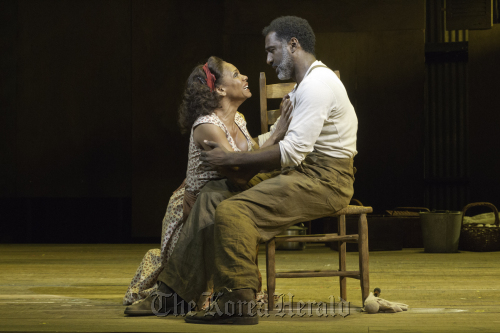 Audra McDonald (left) and Norm Lewis in a scene from “The Gershwins’ Porgy and Bess” in New York. (AP-Yonhap News)