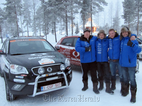 The team Voorthuizen members pose with Korando C. (Ssangyong Motor)