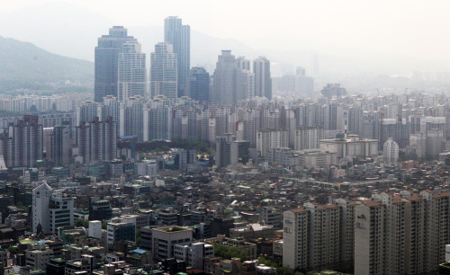 Real estate in Seoul’s Gangnam, one of the most expensive property areas in the country. (Yonhap News)