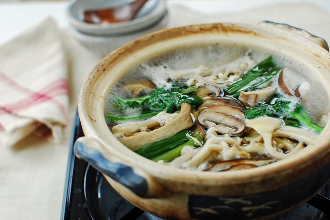 Beoseot Jeongol (Mushroom Hot Pot ) - Korean Bapsang