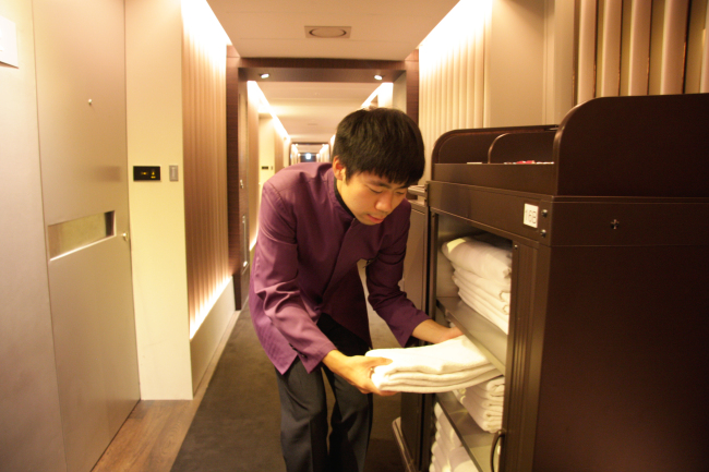 Lee Sang-hyuk working at the Plaza Hotel. (Plaza Hotel)