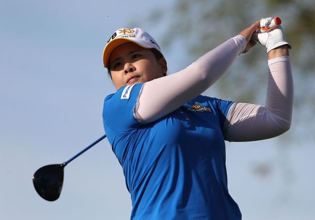 Park In-bee hits a tee shot on the 11th hole during the first round of the JTBC LPGA Founders Cup at Wildfire Golf Club in Phoenix, Arizona, Thursday. (AFP-Yonhap)