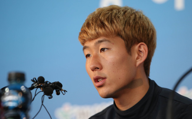 Korean star player Son Heung-min speaks in a press conference in Foz do Iguacu, Brazil, Monday. (Yonhap)