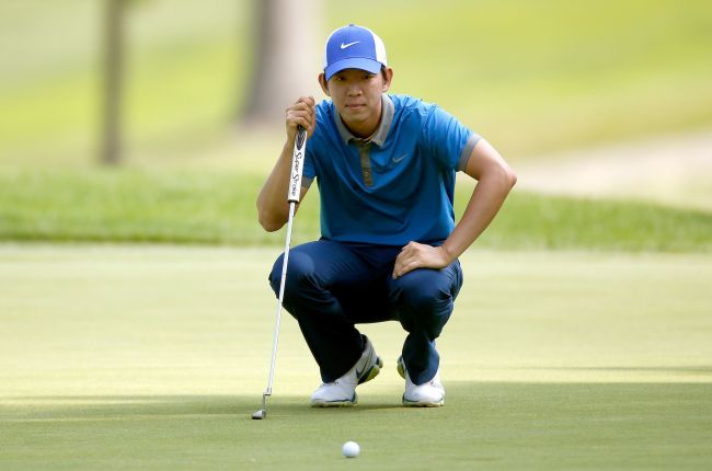 Korea’s Noh Seung-yul lines up a putt on the fifth green on Thursday. ( AFP-Yonhap)
