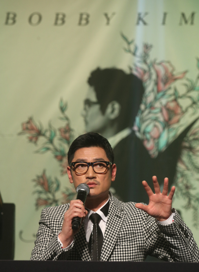 Singer-songwriter Bobby Kim speaks at a press conference for the release of the artist’s new album, “Mirror,” at the Riverside Hotel in Seocho district, southern Seoul, Wednesday. (Yonhap)