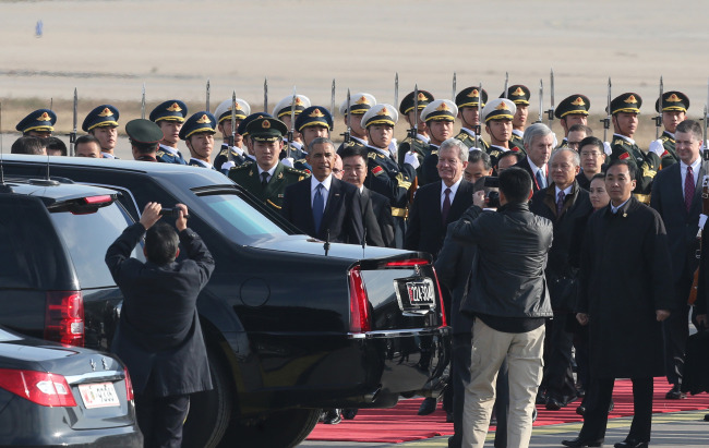 U.S. President Barack Obama arrives in Beijing on November 10, 2014. (Yonhap)