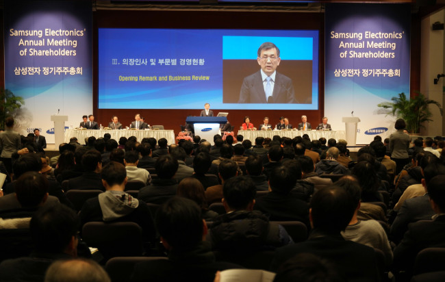 Samsung Electronics vice chairman Kwon Oh-hyun speaks during an annual shareholders’ meeting at the company’s headquarters on Friday. (Samsung Electronics)