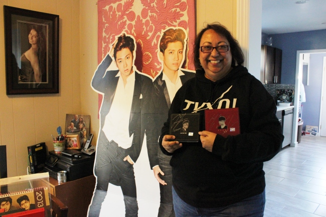 Katherine Kokenes, a big fan of TVXQ, has battled breast cancer by devoting her positive energy into herself, family and K-pop. (K-Herald)