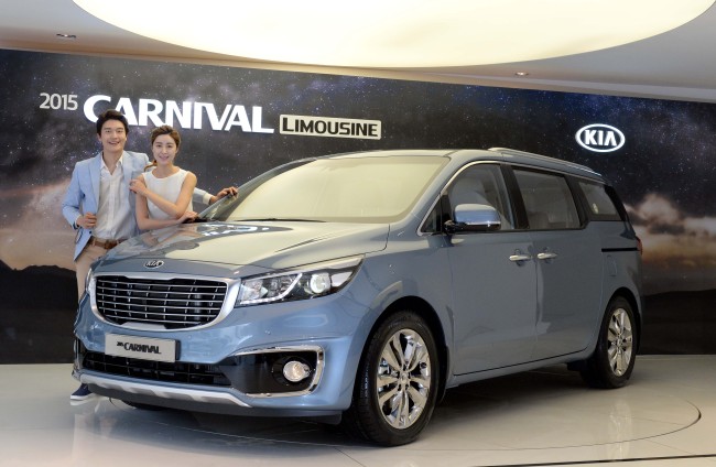 Калькулятор авто из кореи. Киа Карнивал минивэн 7 мест. Kia Carnival лимузин 2022. Киа Карнивал 2015. Киа Карнивал Корея.