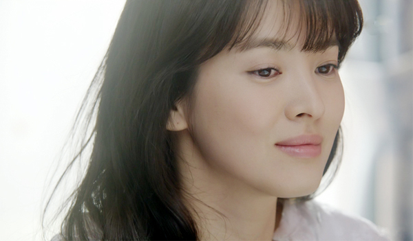 Song Hye-kyo in “That Winter, the Wind Blows.” (SBS)