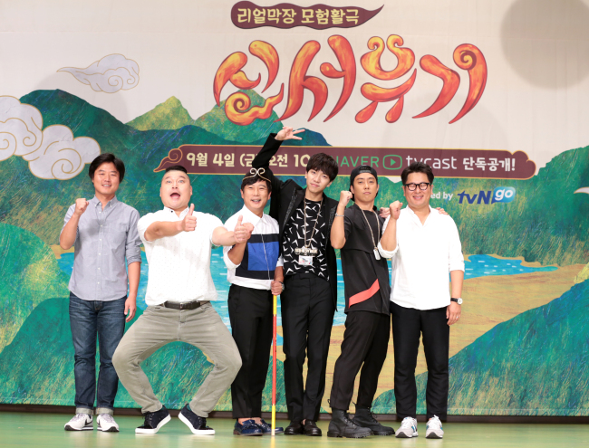 (From left) Producer Na Young-suk, Kang Ho-dong, Lee Soo-geun, Lee Seung-gi, Eun Ji-won, and writer Choi Jae-young pose for the media at the 63 Convention Center on Tuesday. (CJ E&M)