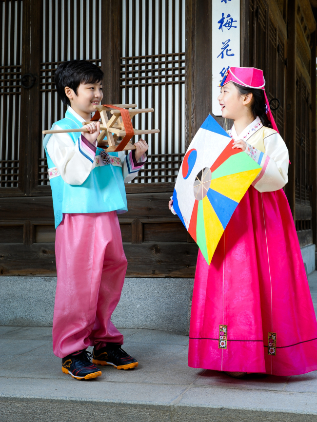 Kite flying is one of the traditional celebrations on the Lunar New Year holiday. (Korea Tourism Organization)
