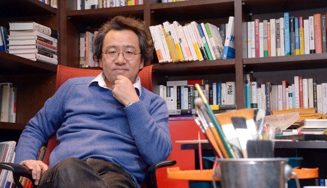 Writer and artist Kim Chung-woon poses at his office in Nonhyeon-dong, Seoul, Jan. 26. (Chung Hee-cho/The Korea Herald)