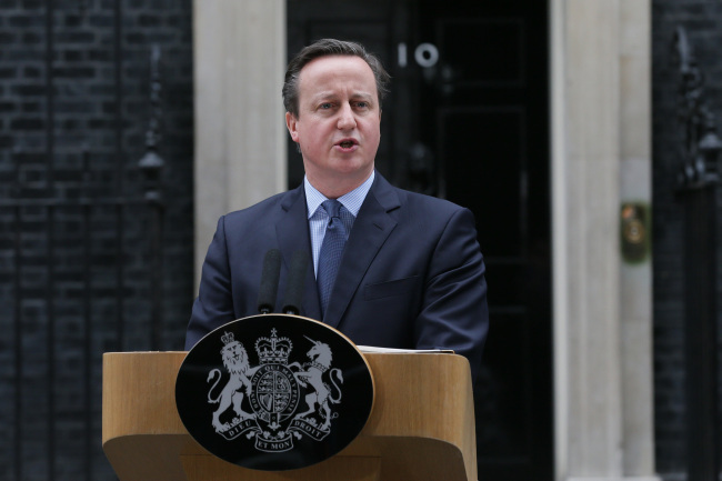 British Prime Minister David Cameron makes a statement outside 10 Downing Street in London on Feb. 20, 2016. (AP-Yonhap)
