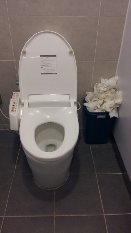 A public bathroom stall in Seoul with a separate trash can for used toilet paper. (The Korea Herald)