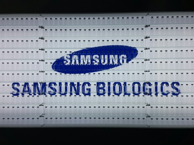 A screen welcoming visitors to Samsung BioLogics. The Investor