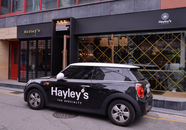 Hayley`s Cafe in Sinsa-dong, Seoul (Lee Sang-sub/The Korea Herald)