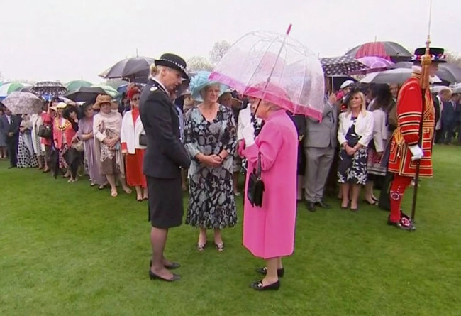 Britain's Queen Elizabeth speaks to Commander Lucy D'Orsi during a garden party at Buckingham Palace in London, in this still image taken from video, Britain, May 10, 2016. (REUTERS)