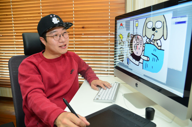 Artist Kwon Soon-ho sketches characters on May 16 at his studio in Gimpo, Gyeonggi Province. (Yoon Byung-chan/The Korea Herald)