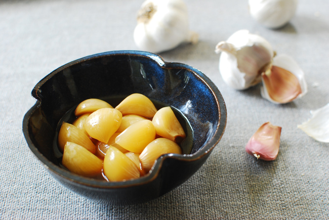 Pickled garlic (maneul jangajji) (Korean Bapsang)