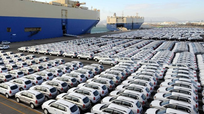 Hyundai Motor vehicles bound for export await shipment at a port near the company’s plant in Ulsan. (The Korea Herald file)