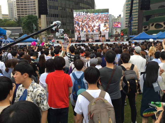 An opening ceremony for this year's Queer Cultural Festival is held at Seoul Plaza in central Seoul, Saturday. (Ock Hyun-ju/The Korea Herald)