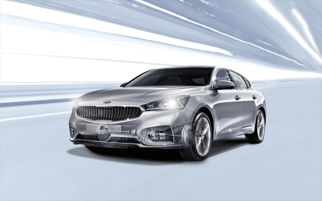 Kia Motors’ K7, whose name is Cadenza overseas, is one of the carmaker’s best-selling models in the first half of this year. / Kia Motors