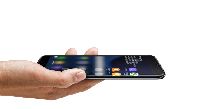 The curved screen of Samsung Galaxy S7 Edge.