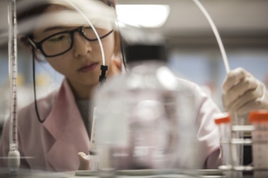 A researcher works at a lab of Samsung Bioepis.
