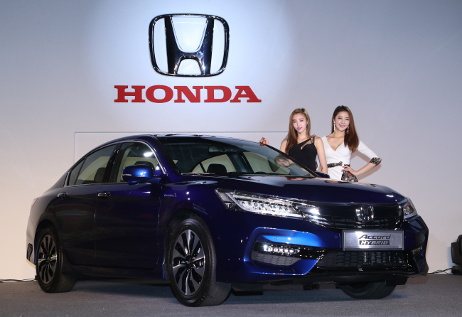 Honda Motor Company unveils its latest 2017 Accord Hybrid during a press conference held at the Grand Hyatt hotel in Seoul on Wednesday. (Yonhap)