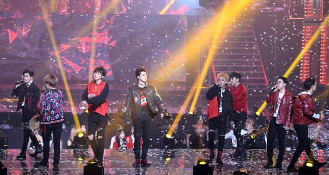 EXO performs Thursday at the Seoul Music Awards held at Jamsil Stadium in southern Seoul. (Yonhap)