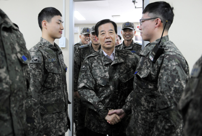 Defense Minister Han Min-koo visits an Air Force unit that is in operational control of a Patriot missile system (Yonhap)
