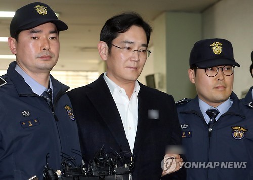 Lee Jae-yong, vice president of Samsung Electronics Co. and Samsung Group's heir apparent, arrives at the office of the special prosecutor's team in southern Seoul on Feb. 25, 2017, to undergo questioning over alleged bribery in connection with the influence-peddling scandal that led to President Park Geun-hye's impeachment. (Yonhap)