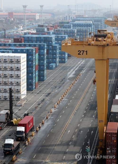 A Hanjin Shipping Co. terminal in the port city of Busan shows no signs of operation on Feb. 17, 2017, when the Seoul Central District Court declared bankruptcy for the South Korean shipping line, ending the company`s 40-year history. (Yonhap)