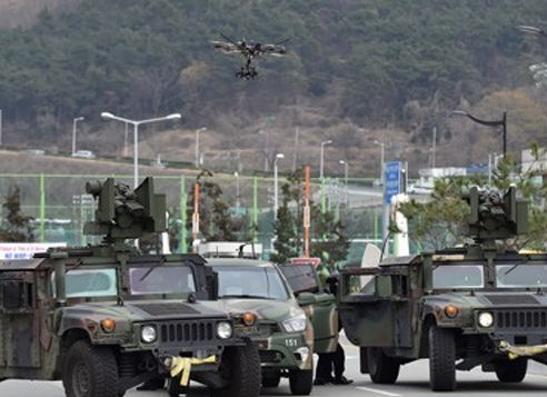 South Korean and US armed forces conduct their annual joint military training in this file photo. (Yonhap)