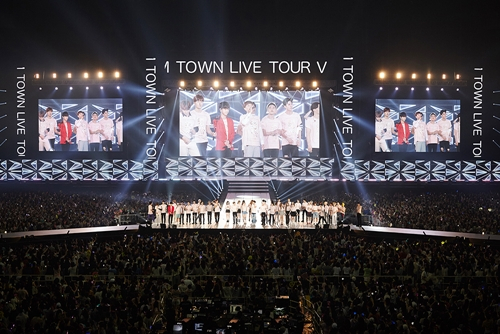 S.M. Entertainment artists perform at the “SMTown Live Tour V in Japan” held at Kyocera Dome in Osaka, Japan, in 2016. (S.M. Entertainment)
