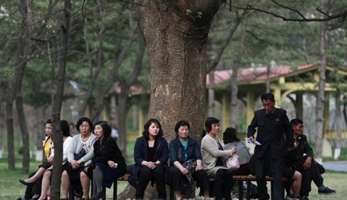 North Koreans rest at the Central Zoo in Pyongyang on April 16, 2017. (EPA-Yonhap)