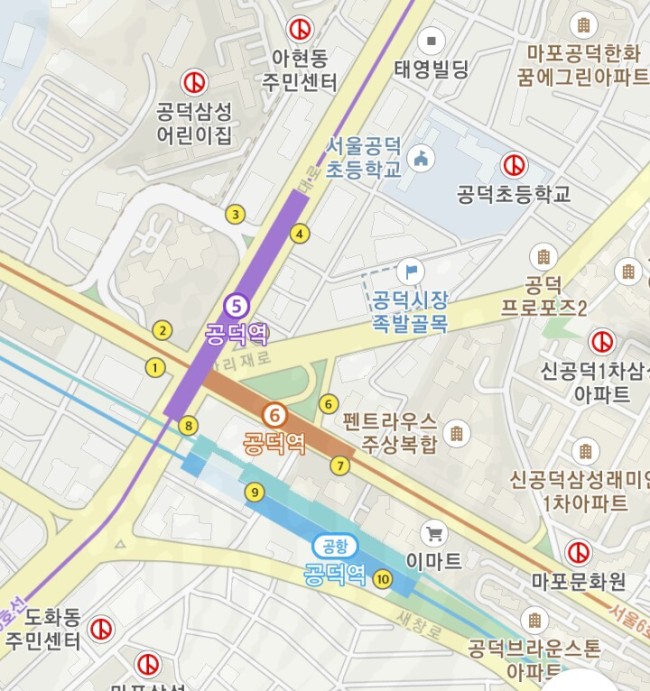 Polling stations are marked on the map in red with the shape of voting stamps. (Screen capture of Kakao map)