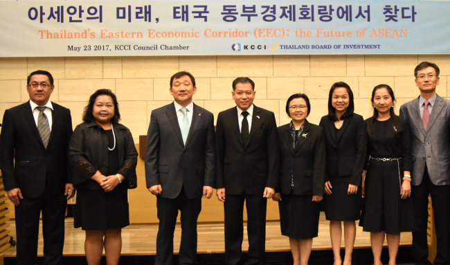 Participants pose at an investment seminar on Thailand's Eastern Economic Corridor at the Korea Chamber of Commerce and Industry on May 23. (Thai Embassy)
